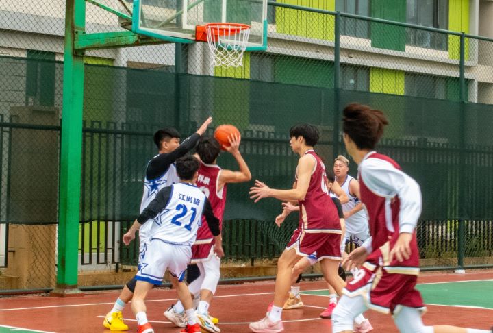 兩岸籃球球風不同，台灣同學用速度爭取優勢。 圖/取自中新網