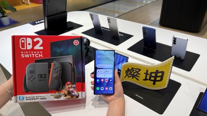 燦坤推出結合最夯Switch 2的合購組，凡購買SAMSUNG Galaxy Z Fold7+Switch 2享限時特惠價71,580元。圖/燦坤提供。