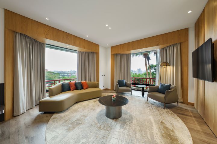 金龍客房是1956年圓山飯店第一代接待國外貴賓的重要起點，其中最負盛名的「1426號套房」，更曾先後接待伊朗國王巴勒維及美國總統艾森豪等國家元首。圖為金龍環景套房。圖/圓山大飯店提供