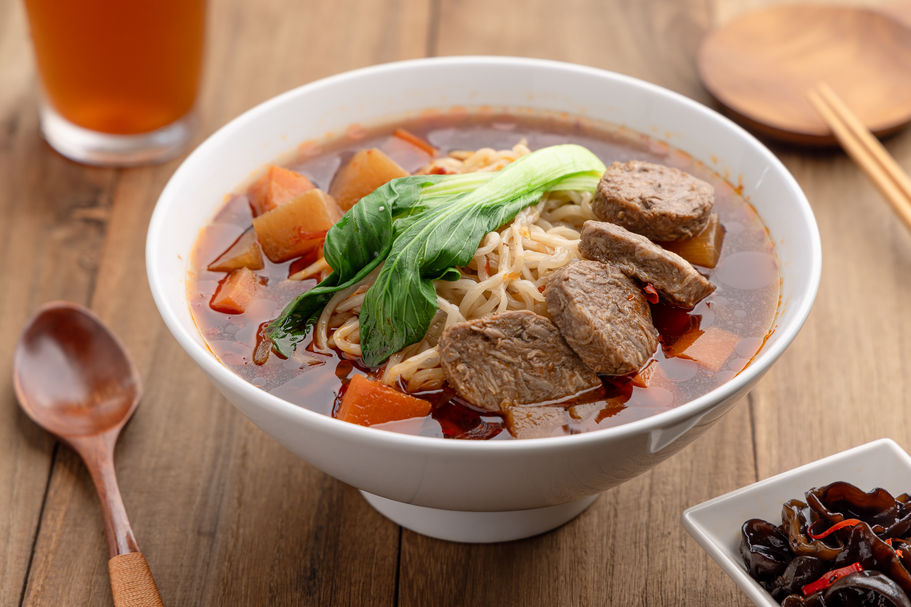 好蔬上以「紅燒蔬植牛若麵」聞名，是「全素食」的牛肉麵。圖／大成集團 提供