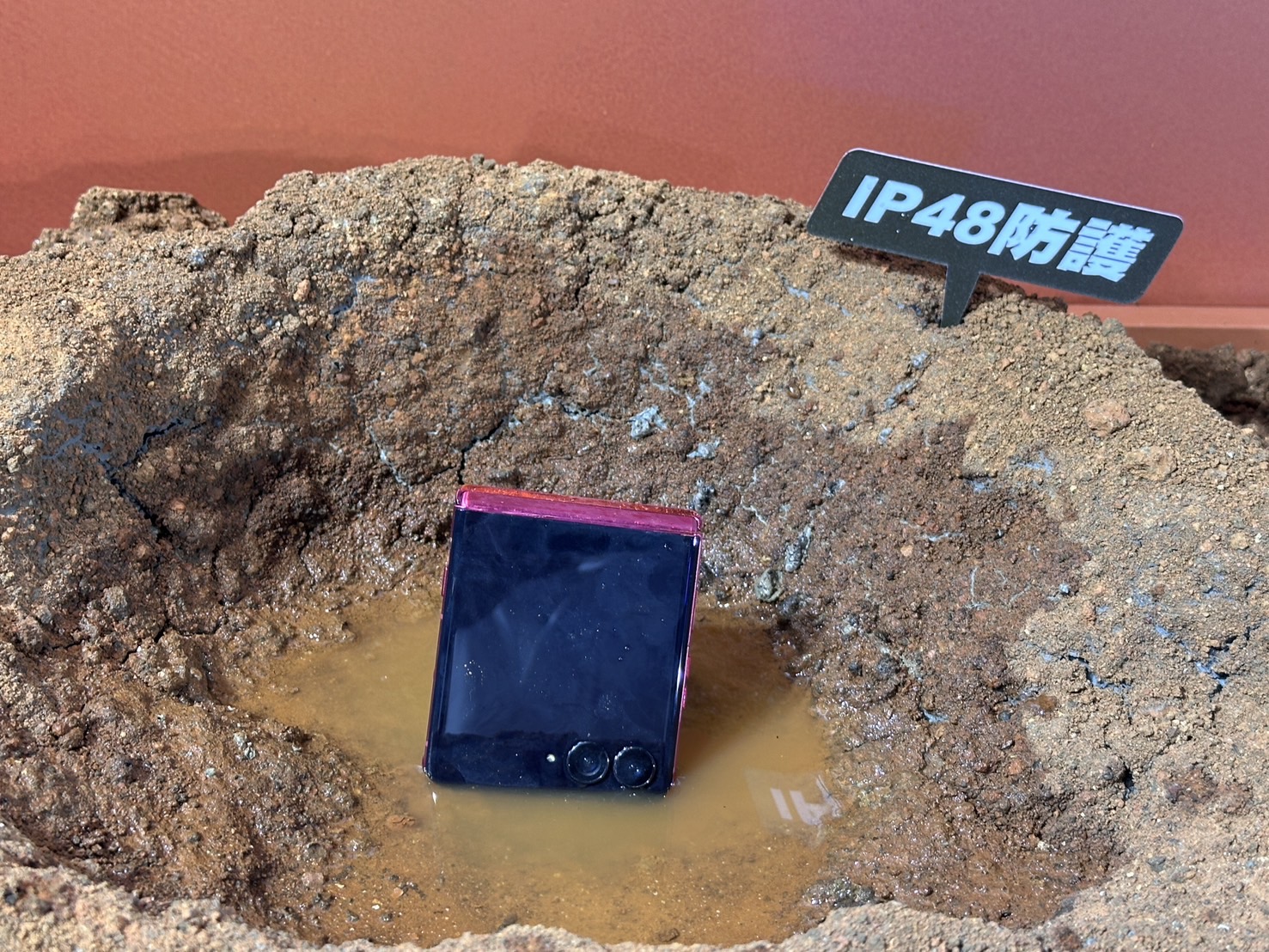IP48防塵防水等級設計，有效抵禦日常潑濺與灰塵，全面守護行動安全。圖/陳思豪攝