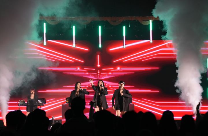 時下電音與流行樂的混搭節奏,結合不斷電的嘻哈SHOW點燃現場狂歡情緒,嗨翻整個圓山跨年夜。圖/圓山大飯店提供