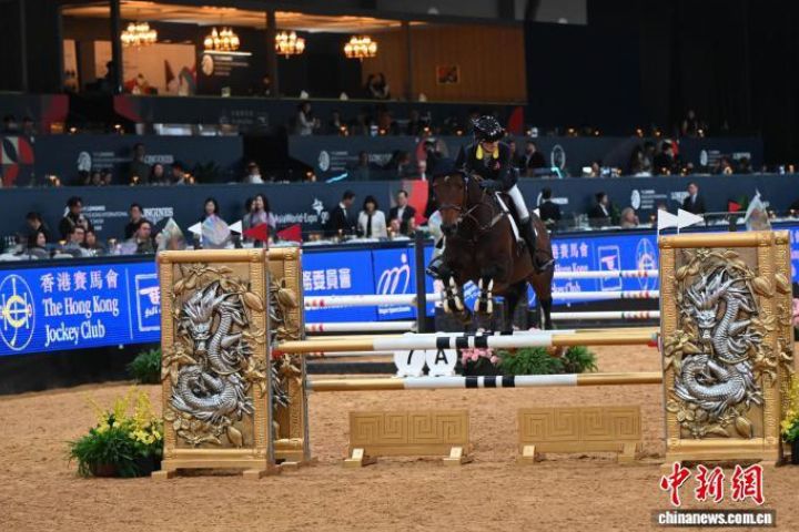 香港賽馬會青少年馬術隊成員王嘉莉1月30日參加香港賽馬會亞洲青年挑戰賽。圖/主辦單位提供