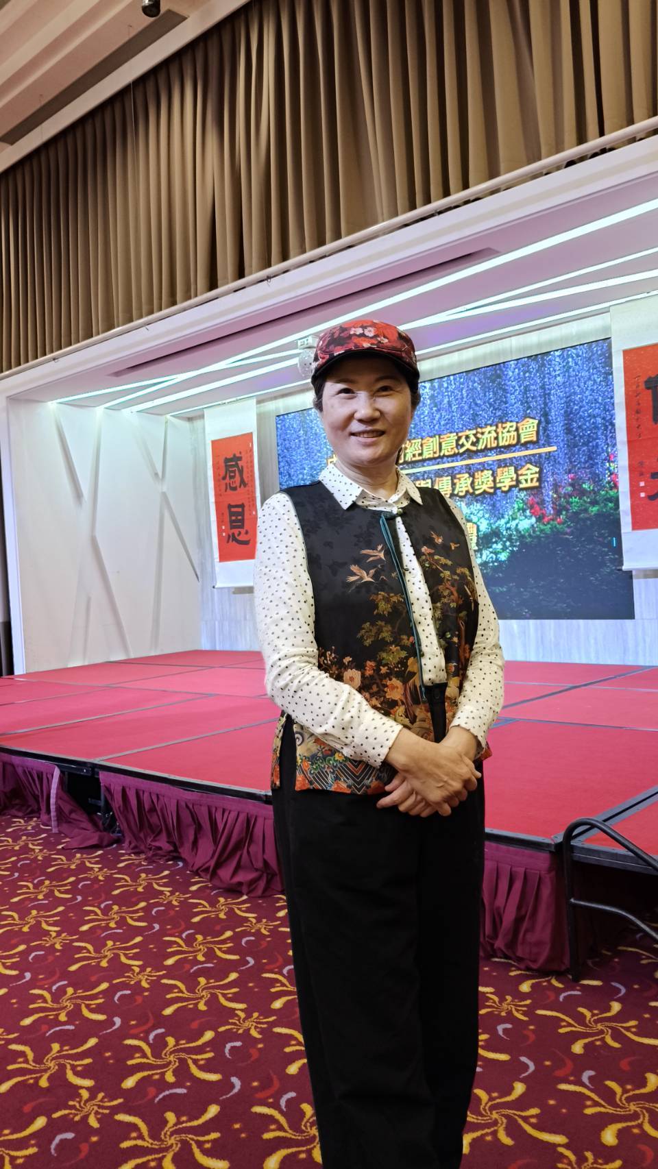 中華詩詞藝術協會理事長謝明輝表示，獲得中國文學詩詞獎，背後最大的功臣是他的太太蔡玉盞。圖/謝明輝提供