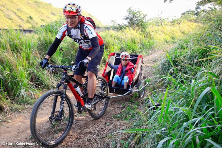 劉威呈對「美」最深刻的感受，是被愛包圍心手相連的滿足和堅定，守護身邊人的美好幸福力量。圖/取自陳碧涵臉書