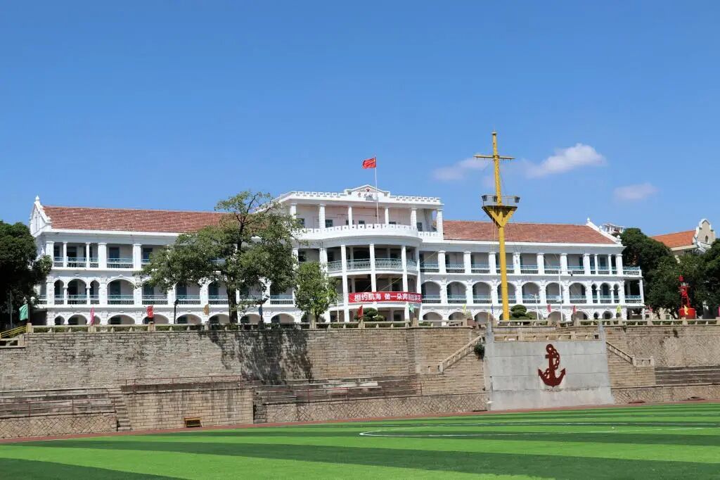 集美大學航海學院的允恭樓，也出現在影片中。圖／取自央視《看台海》