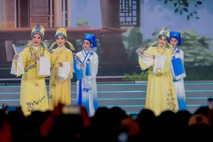 越劇起源於1906年前後的浙江嵊州一帶，在上海成熟壯大，形成尹派、袁派、徐派、范派、傅派等十三大藝術流派。圖/取自《看台海》