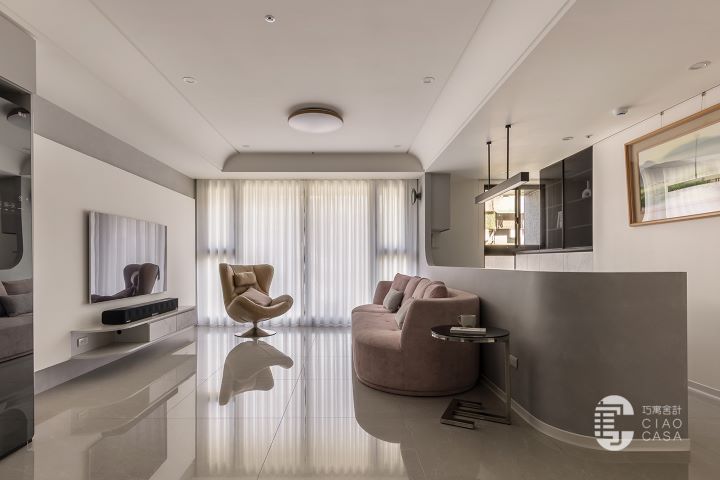 巧寓舍計以現代簡練筆法與溫潤材質，串起慢活片段，讓光線詩意流動，映照日常的寧靜與豐盛。圖/歐德集團提供