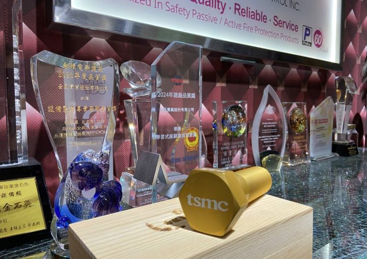 云風實業多年來獲獎無數，得到企業主充分肯定與信任。圖/云風實業提供