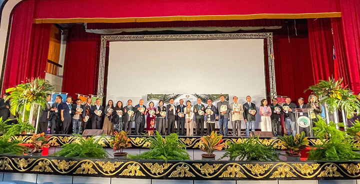 明年8月15日韓國將舉辦台灣週活動,為期一週 本次簽約目的,邀請台灣大健康產業200位企業家,到韓國參展、交流、觀光旅遊。圖/蔬食愛地球全球聯盟 提供