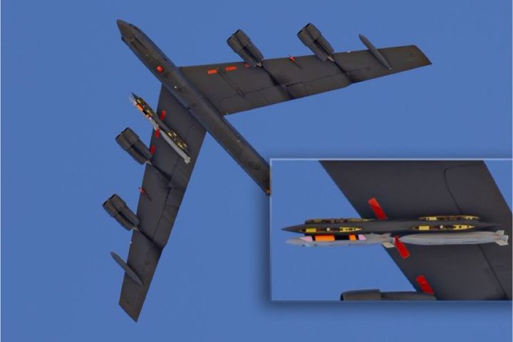 美軍B-52H戰略轟炸機　疑進行新核巡弋飛彈掛載飛行