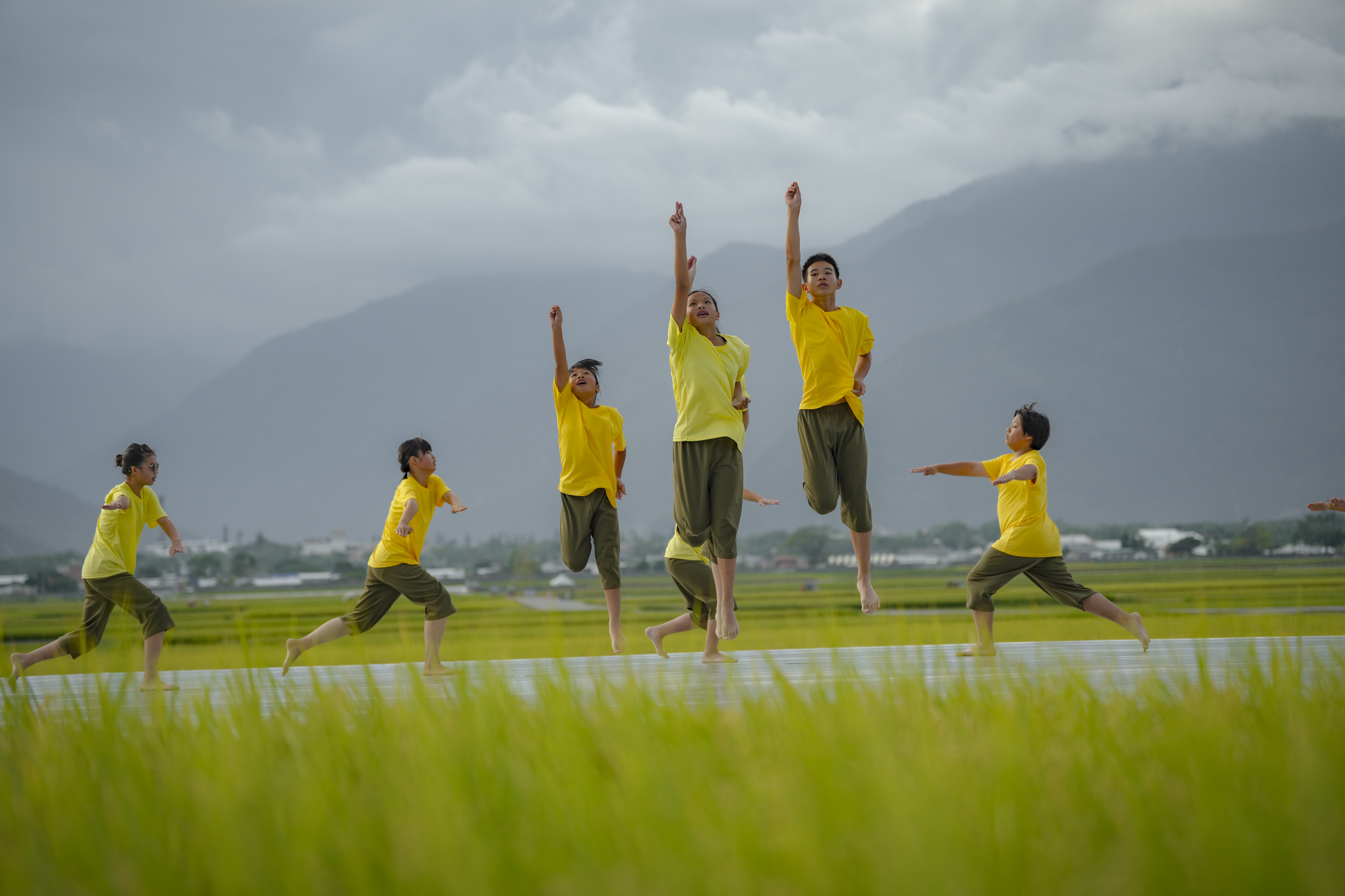 池上孩子演出《薪傳》〈耕種與播種〉圖/台灣好基金會提供，攝影劉振祥