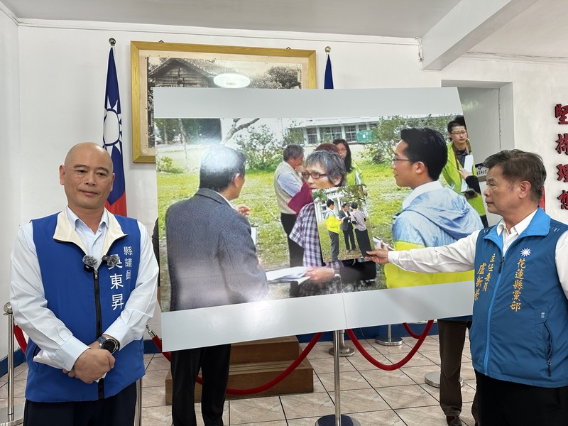 國民黨花蓮縣黨部指出，花蓮退休老師葉春蓮與綠營人士交好。圖/中央社