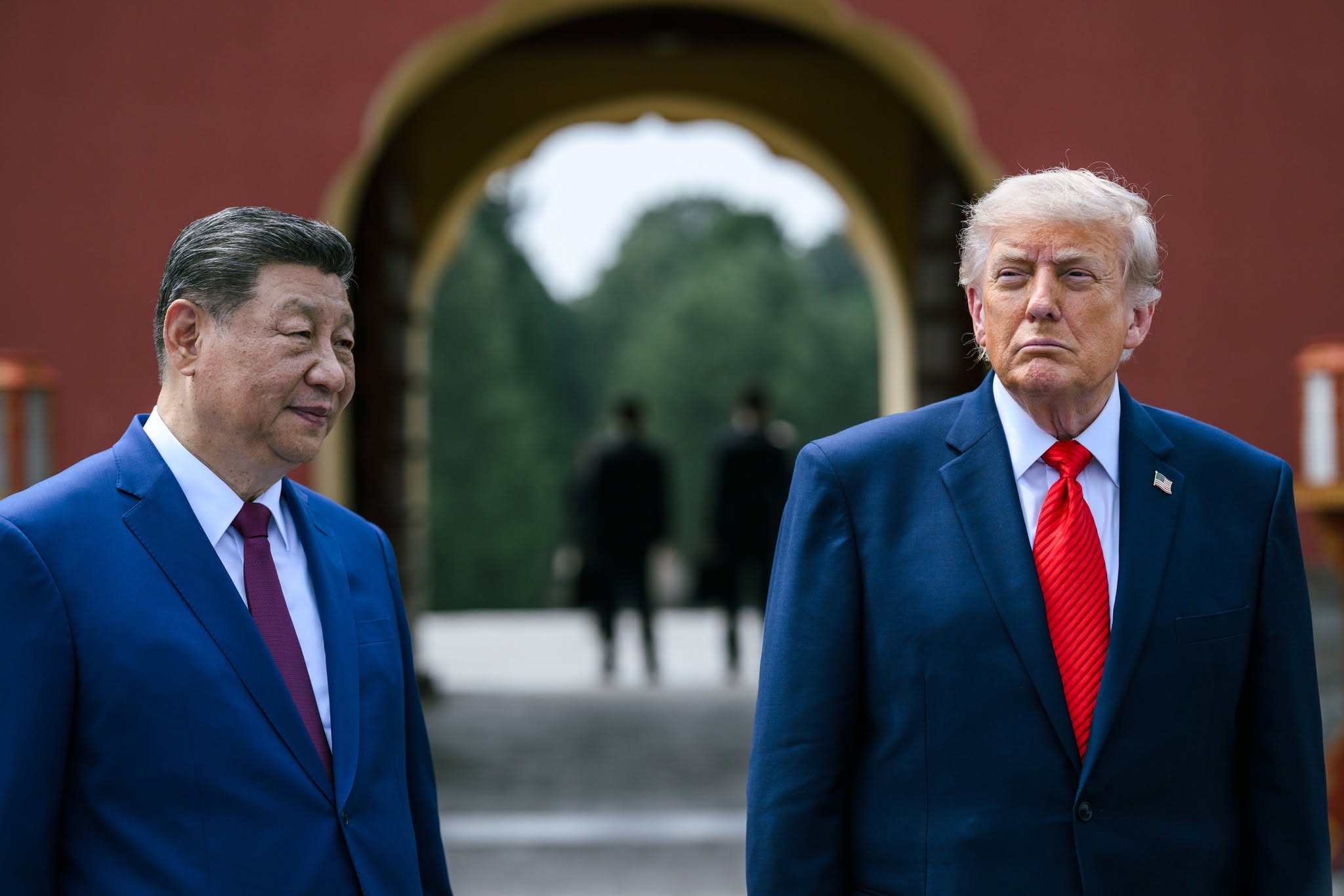 新書指出，川普（右）向與會人士提到自己與習近平（左）的私下互動。川普說，習近平曾向他保證，只要川普仍在任內，北京不會對台灣採取軍事行動。圖／取自The White House FB