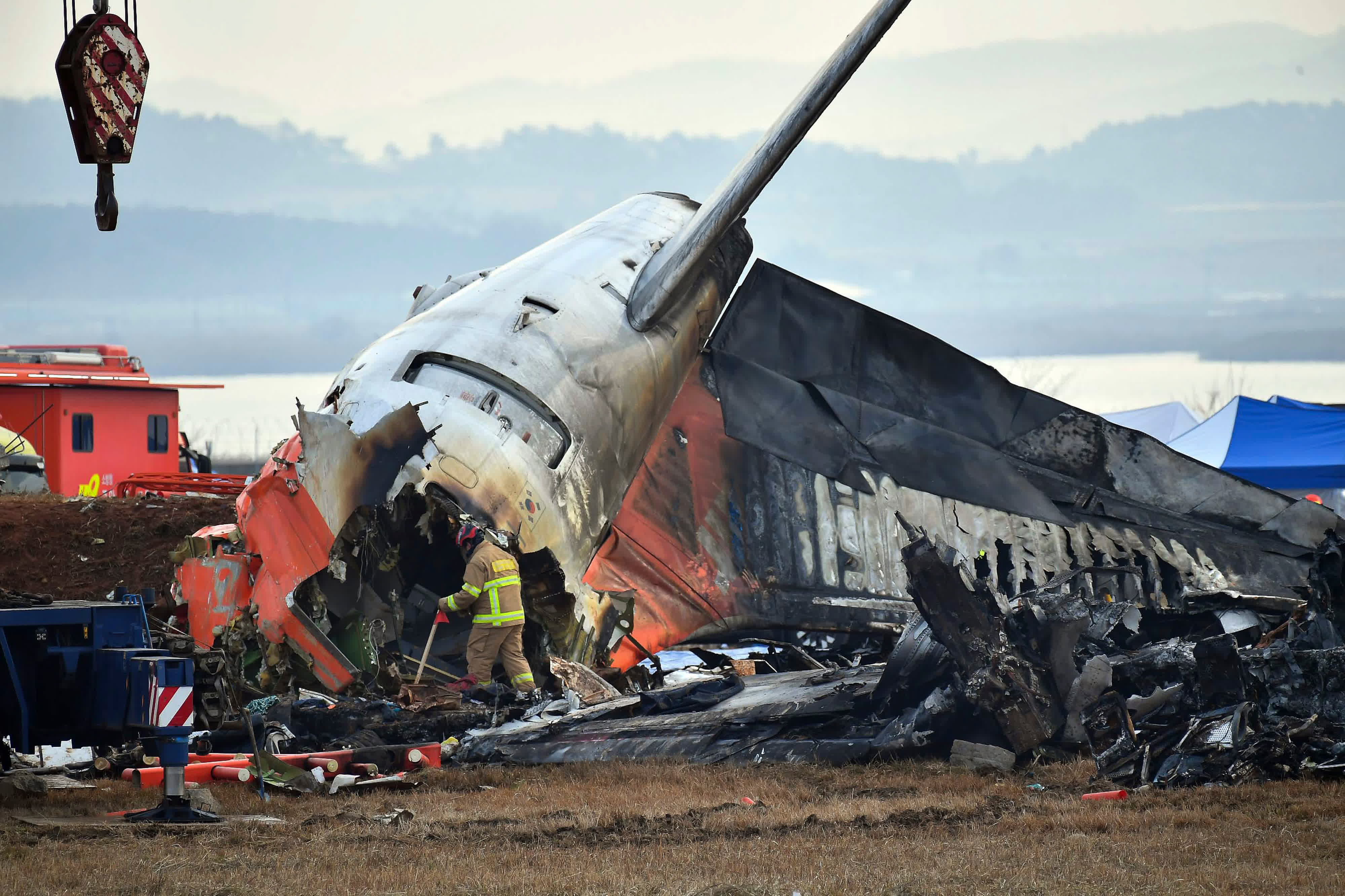 濟州航空失事179人罹難、2空服員獲救 ，飛行員是否有效執行緊急程序令人關注。圖/取自新華社
