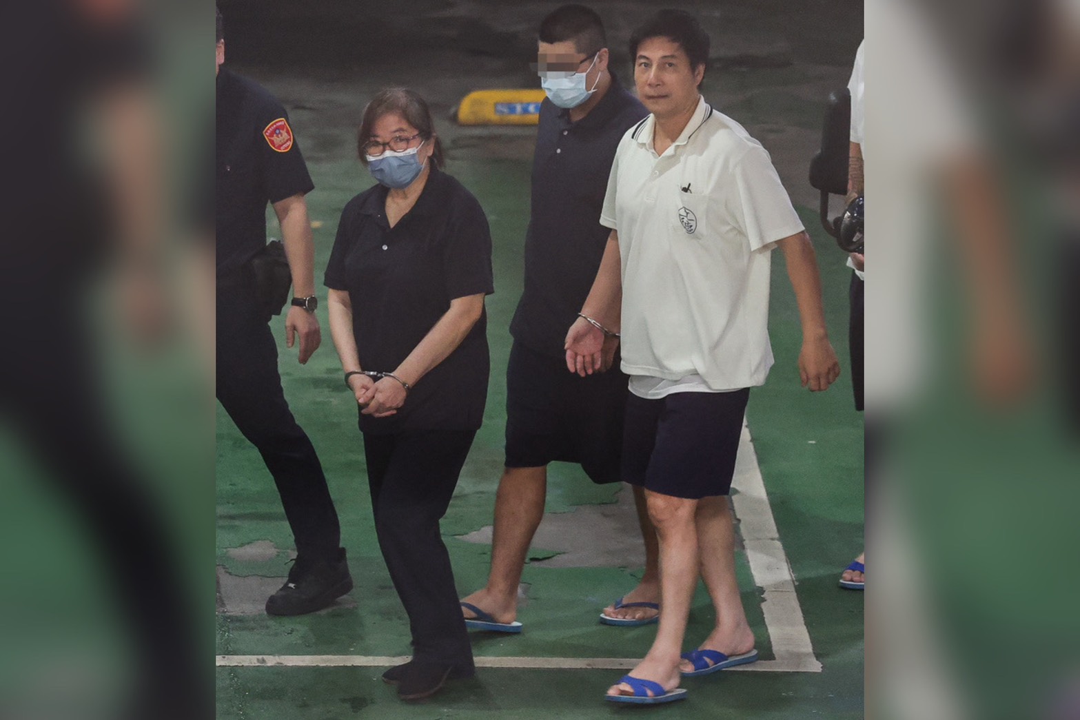 圖為北市黨部主委黃呂錦茹（女性）17日被戒護人員帶往北院的畫面。圖/中央社