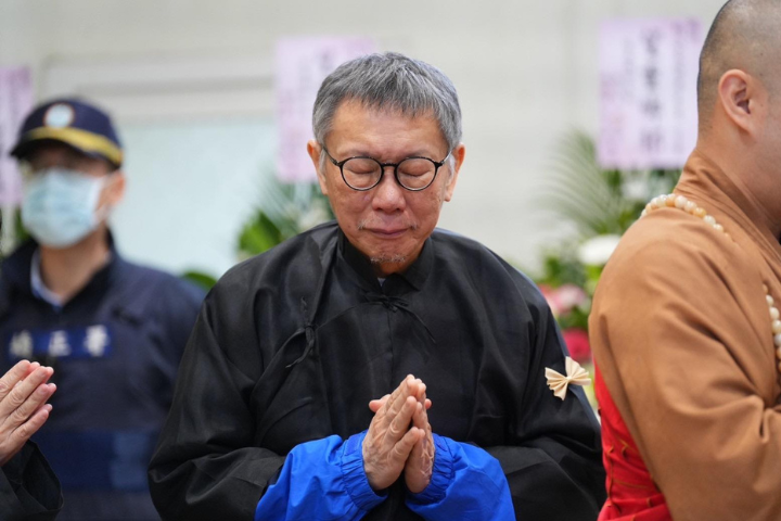 四叉貓嘲諷柯文哲「見不到柯父最後一面」 掀全網眾怒：綠營支持者水準