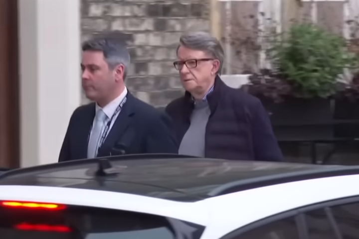 捲艾普斯坦醜聞　英國前駐美大使曼德森涉公職不當行為被捕