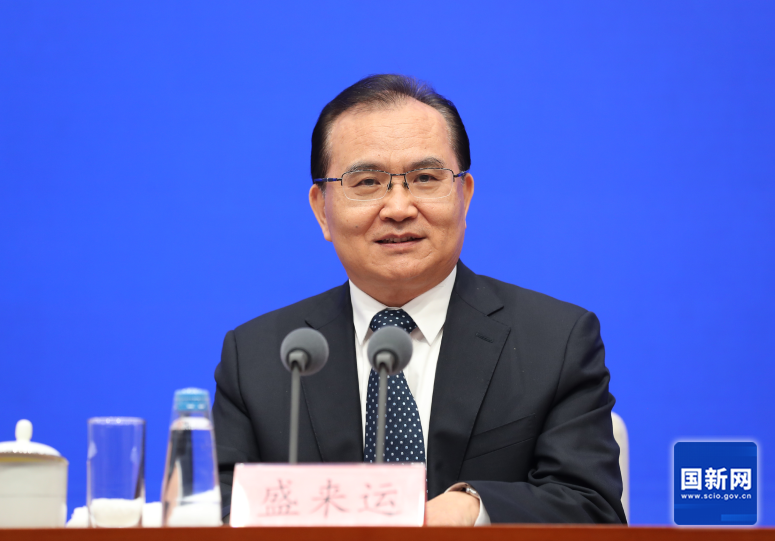 大陸國家統計局副否長盛來運在記者會上談到今年上半年經濟相關數據，整體看仍相當穩健。圖／取自國新網