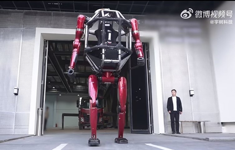 宇樹科技公布的宣傳影片,GD01整機載人後重量約500公斤、直立高度約2.8公尺。圖/取自宇樹科技影片