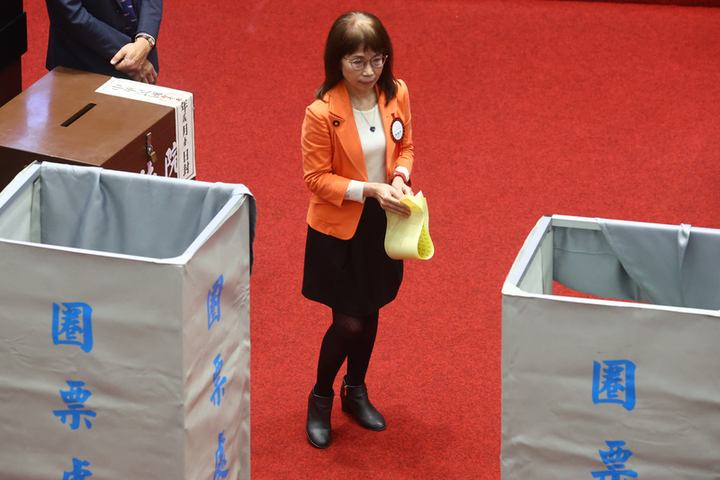 周四立法院長正副選舉陳昭姿投票。圖/取自中央社
