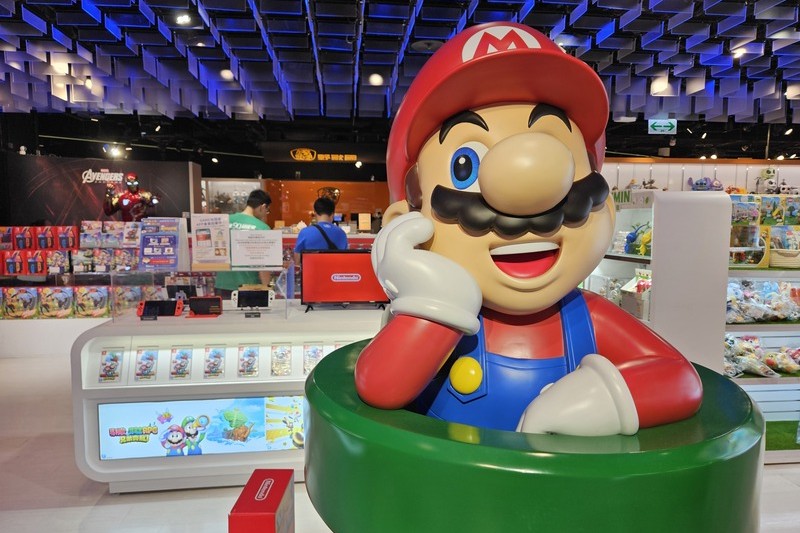 時隔8年，任天堂推出新一代遊戲機Switch 2，7月10日在台灣正式開賣。圖為台灣的任天堂商品旗艦店。圖/中央社