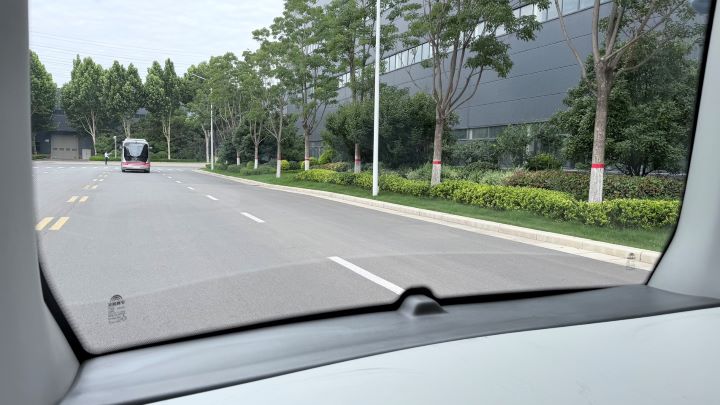 「小宇」車輛具有360度全方位感知,最遠感測距離可達300公尺。圖/記者陳素貞攝