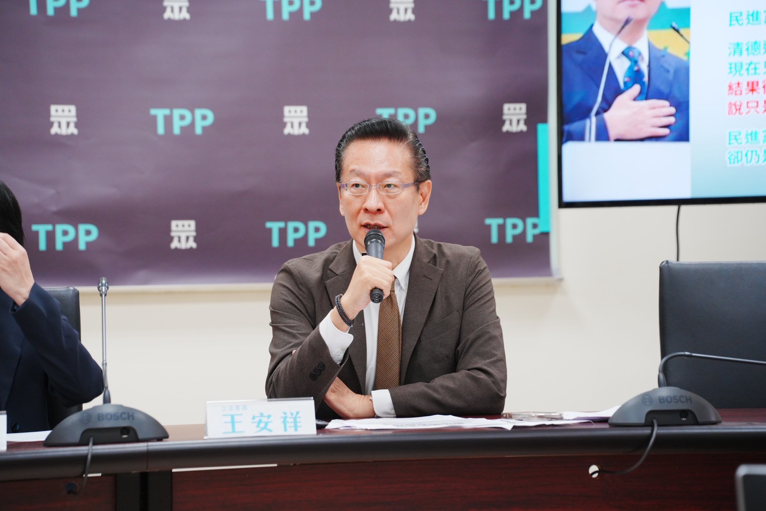 民眾黨推勞權修法：刪資遣費6個月上限、產假10週