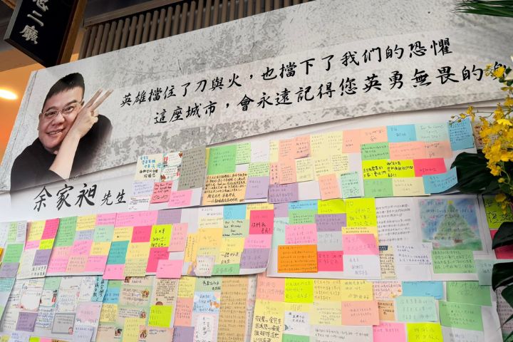擋刀英雄余家昶告別式　蔣萬安、張善政到場上香致意