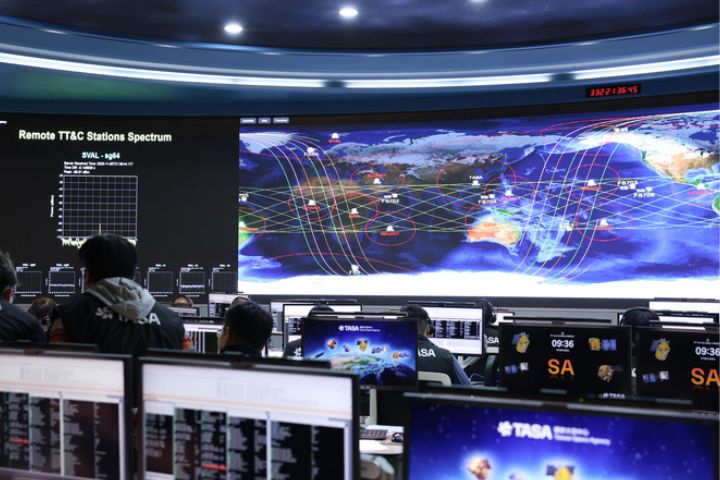 福衛八號「齊柏林衛星」成功入軌　網友淚喊：導演飛高高守護台灣