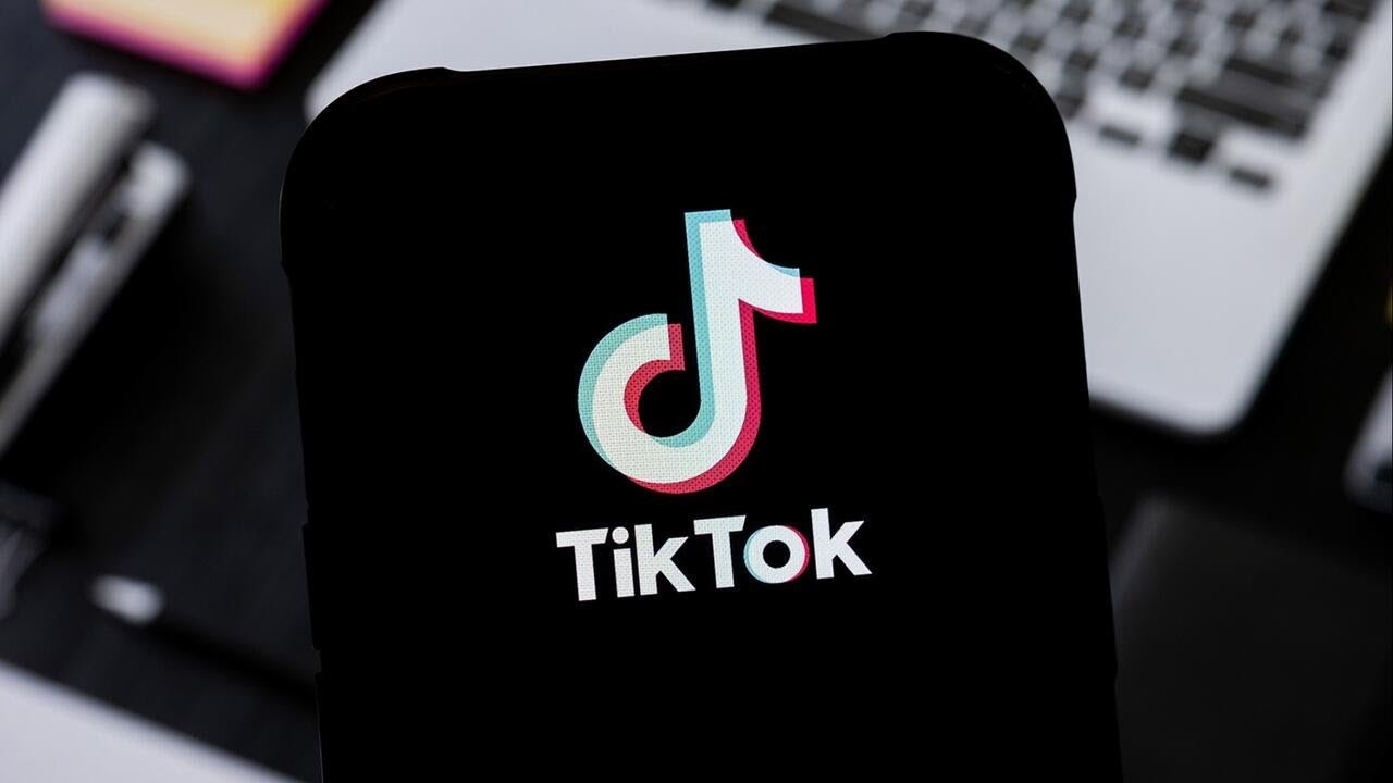 隨著TikTok尋找買家的期限即至，有意收購這個熱門短影音社群平台的買家愈來愈多。圖/翻攝自CBS Evening News YouTube頻道