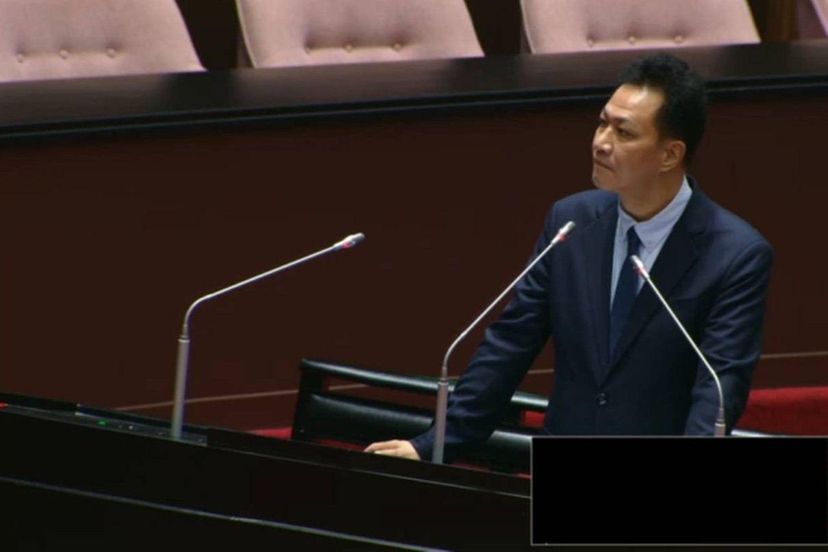 總預算審畢後總統府4點聲明　邱鎮軍：自己送頭來砍