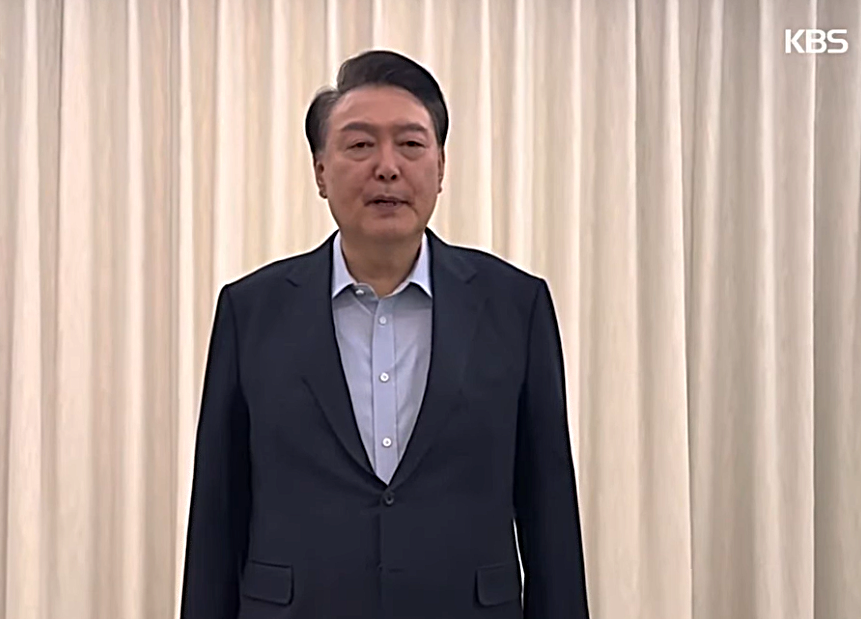 韓國總統尹錫悅15日被捕，在被捕前發布影片表明立場。圖/翻攝自KBS Youtube頻道