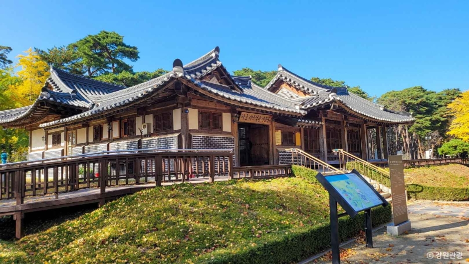 韓國旅遊發展局在官網介紹韓國的旅遊好去處，圖為許筠．許蘭雪軒紀念公園。圖／取自韓國旅遊發展局