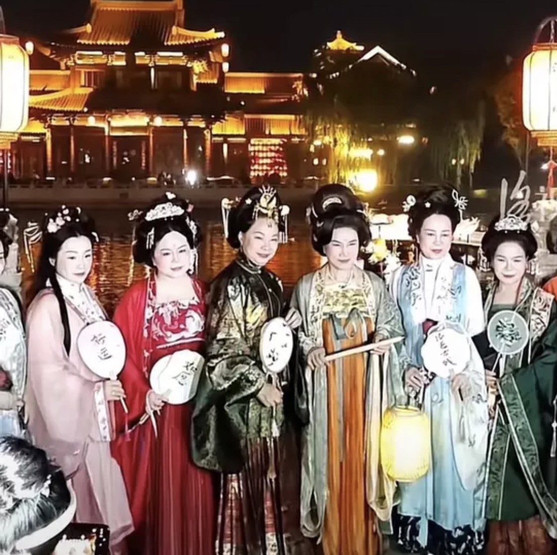 格力電器董事長董明珠組閨蜜團以大女主漢服再遊洛陽。圖/取自洛報融媒
