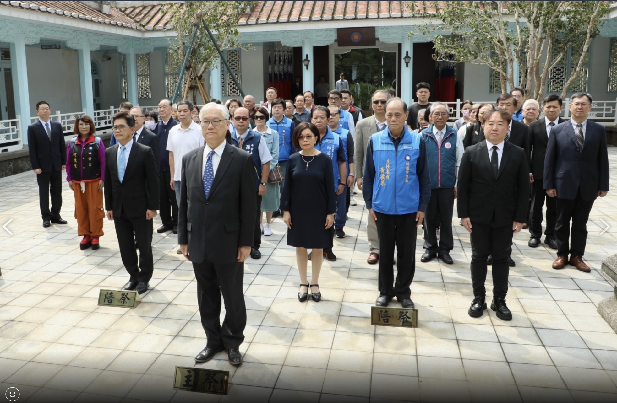 國民黨副主席夏立言(前)等黨務主管前往桃園慈湖陵寢獻花致敬蔣中正逝世49周年。圖/國民黨提供