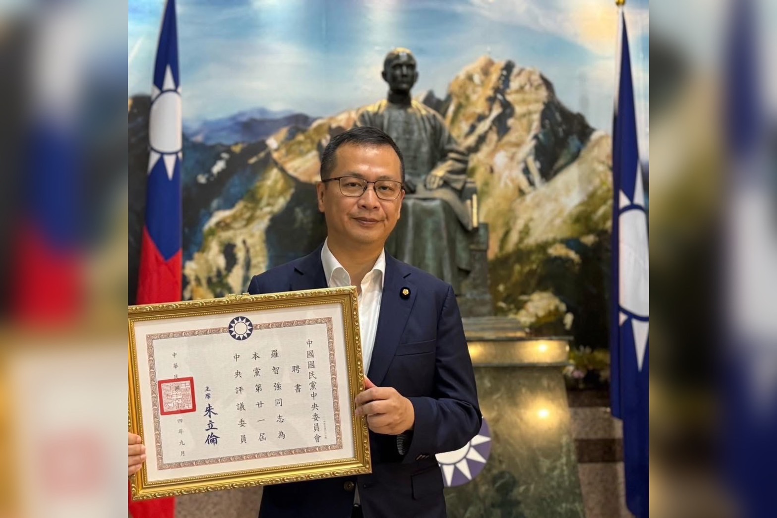 遭張亞中質疑參選國民黨主席資格　羅智強臉書秀朱立倫聘書