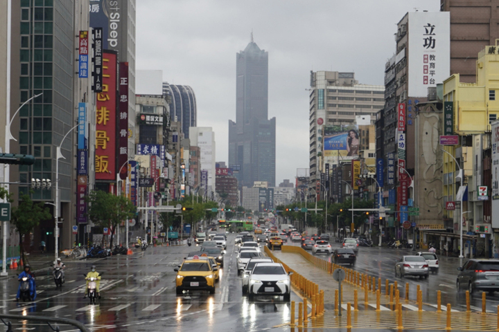 水氣仍多留意雷雨及劇烈天氣　降水日減端午連假防36度以上高溫