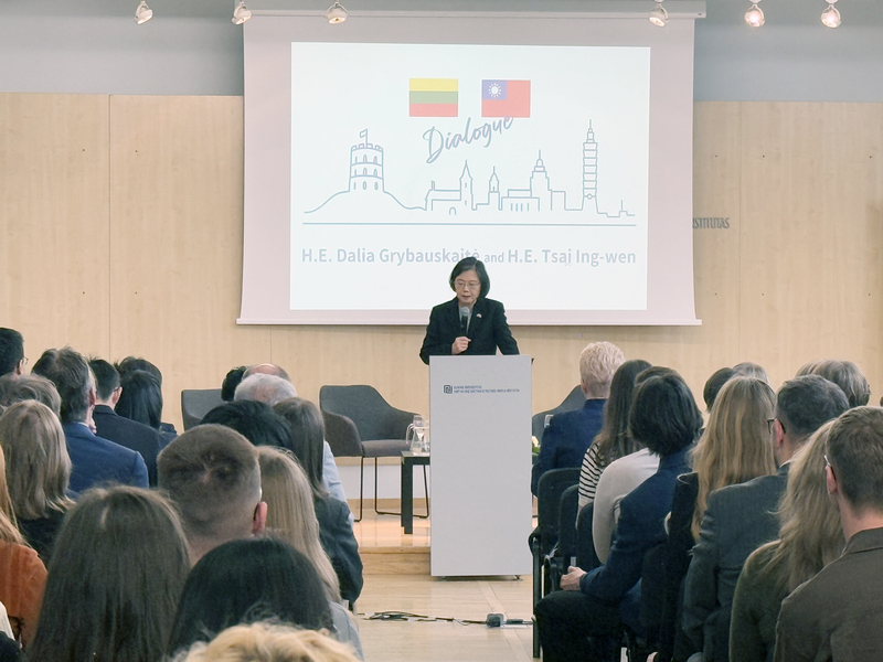 前總統蔡英文於立陶宛維爾紐斯大學演說中表示，台灣不會因威脅而畏懼。圖/中央社