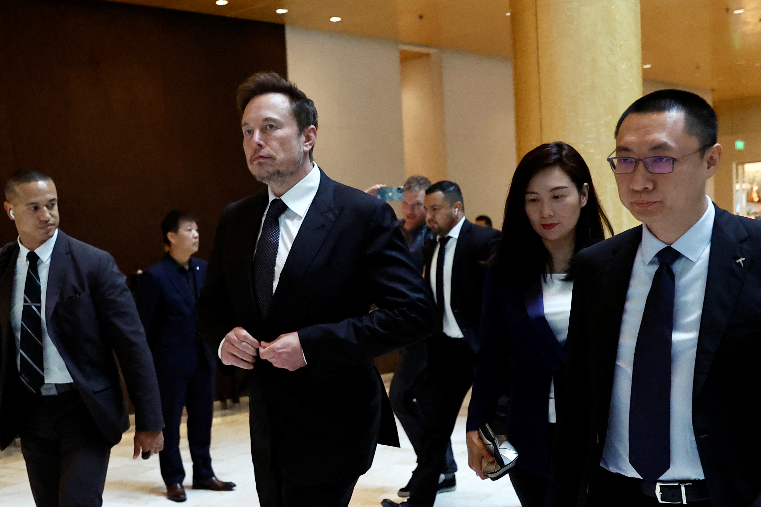 馬斯克和在意中國的生意，圖為去年5月底前往上海。圖／取自搜狐網