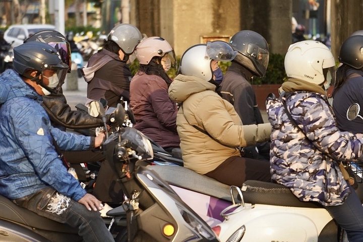 苗栗以北與宜蘭清晨探10度以下低溫　周四後東北季風減弱逐步回溫