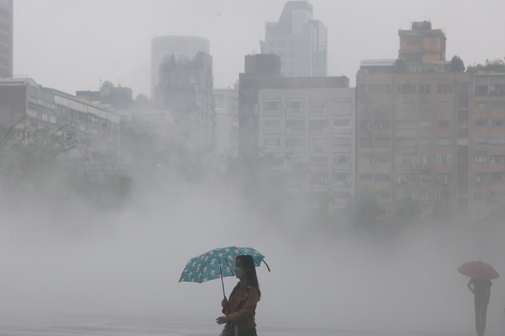 近期天氣不穩定，容易有突發降雨。圖/取自中央社