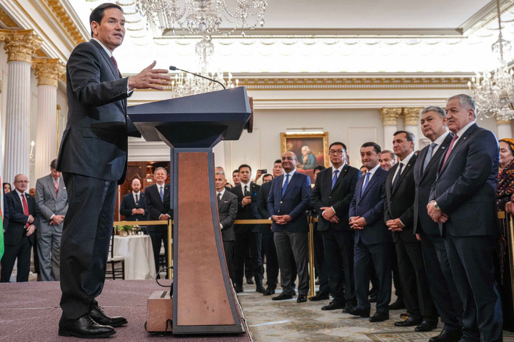 不只肥胖、慢性病　盧比奧新指令：超過退休年齡可拒發美簽