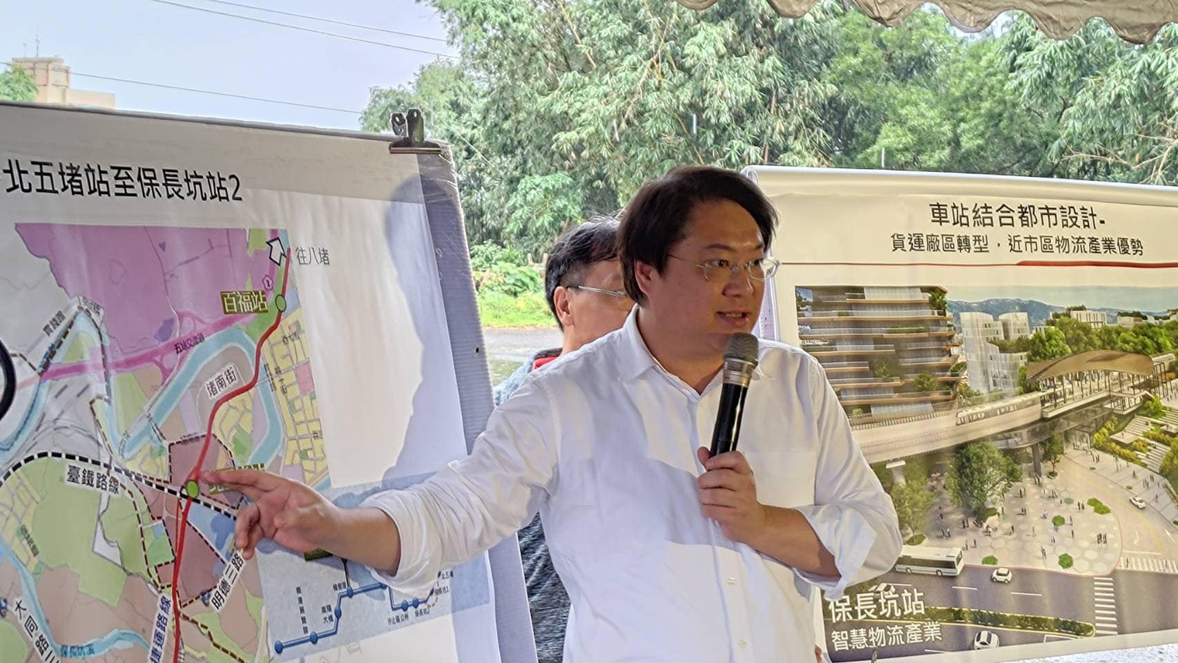 綠營發動罷免基隆市長謝國樑，國民黨抨擊，民進黨秘書長林右昌（圖）推動罷免行動是為了掩蓋過去在市政管理上的問題。圖/取自林右昌臉書