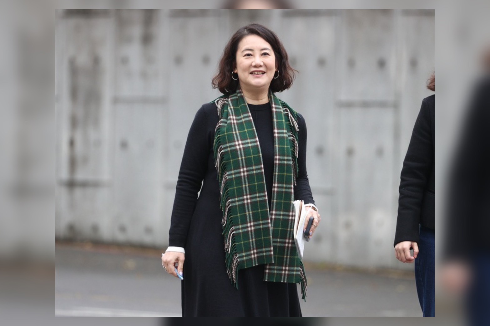 民進黨立委吳思瑤轉述總統賴妻德在烤肉會中的談話。圖/中央社
