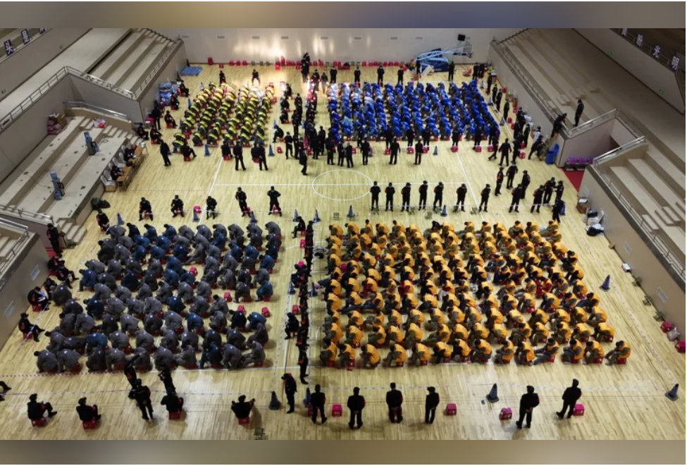 2024年大陸公安部與緬甸警方聯手抓獲497名電信詐騙犯。圖/取自新華網