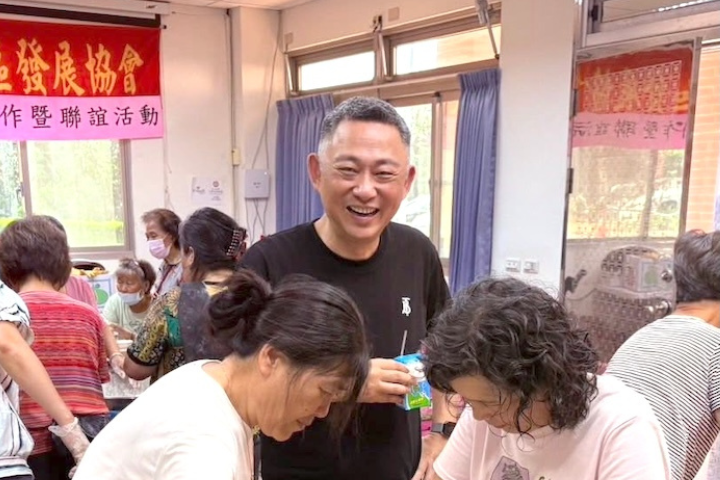 楊鎮浯突宣布退選！金門藍營整合陳玉珍　李乾龍讚「忠孝兩全」