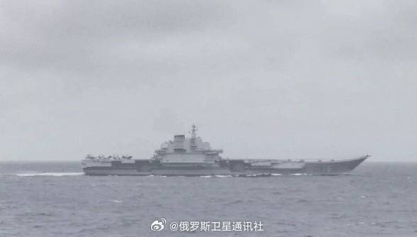 解放軍的「遼寧號」航母也出現在「聯合利劍-2024B」演習中。圖/取自俄羅斯衛星通訊社微博