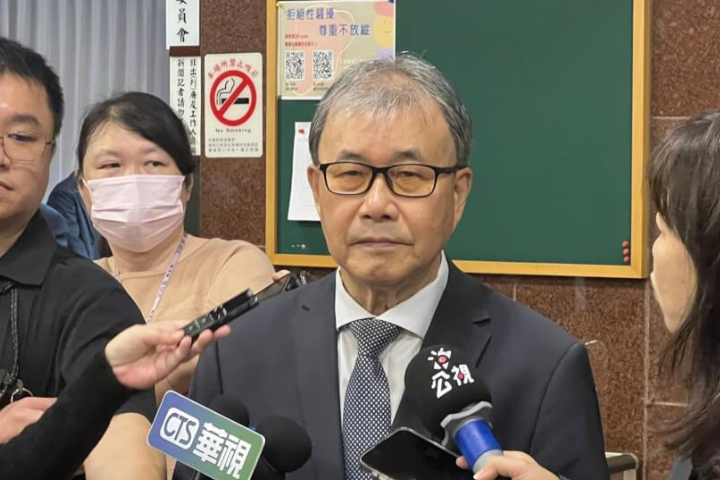 挨批「神隱部長」　鄭英耀稱「無法接受」：沒掌聲還一路抹黑