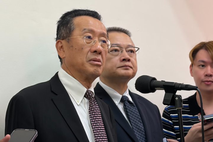 國軍使用陸廠輪胎是否該汰除，國防部長顧立雄要再評估看看。圖/記者高陸攝